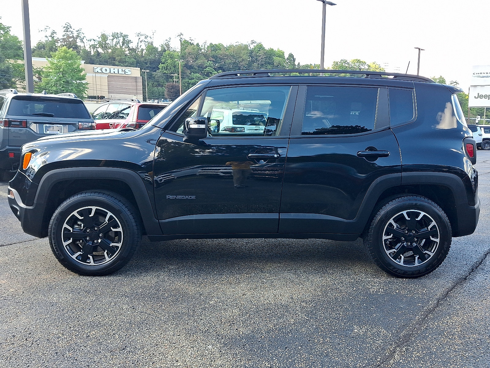 Certified 2023 Jeep Renegade Latitude AWD/4WD image 7