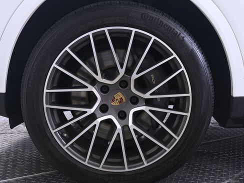 Certified 2023 Porsche Cayenne AWD/4WD image 11