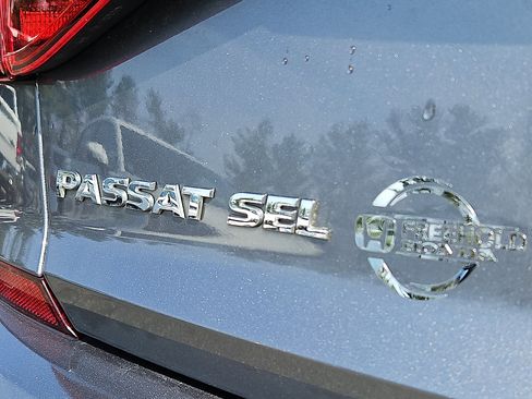 Used 2018 Volkswagen Passat 2.0T SEL Premium image 30