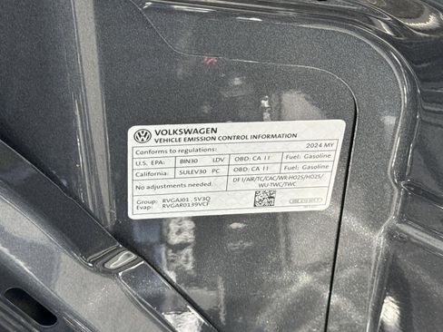 Used 2024 Volkswagen Taos SE image 39