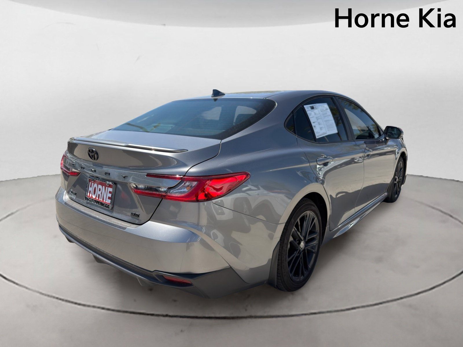 Used 2025 Toyota Camry SE w/ Convenience Package FWD image 4