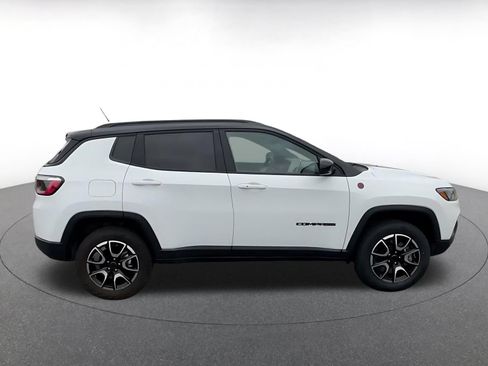 Used 2025 Jeep Compass Trailhawk AWD/4WD image 15