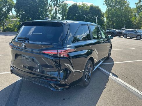 Used 2025 Toyota Sienna XSE AWD/4WD image 5