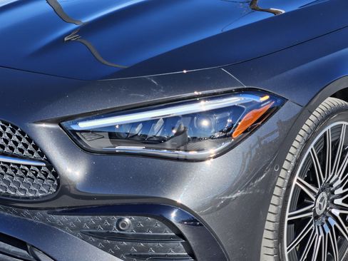 Used 2025 Mercedes-Benz CLE 300 4MATIC Cabriolet image 9