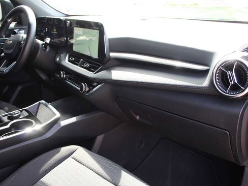 Used 2026 Chevrolet Equinox LT FWD image 16