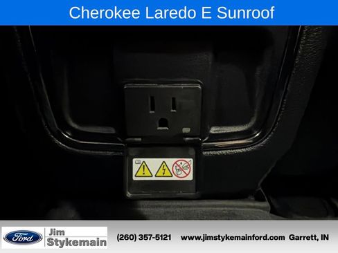 Used 2021 Jeep Grand Cherokee Laredo w/ Security & Convenience Group AWD/4WD image 33