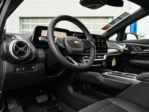 New 2026 Chevrolet Equinox EV LT image 17