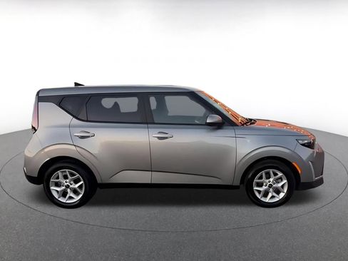 Used 2025 Kia Soul LX w/ LX Technology Package image 16
