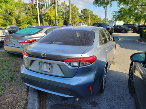 Used 2021 Toyota Corolla LE image 12