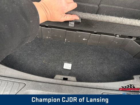 Used 2015 GMC Acadia SLE image 36