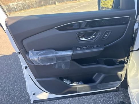 New 2025 Honda Pilot EX-L image 18