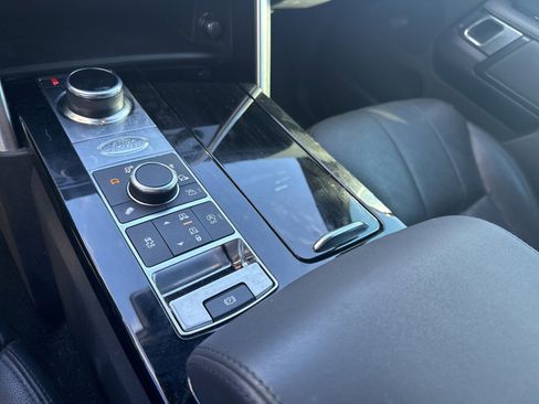 Used 2019 Land Rover Discovery HSE image 21