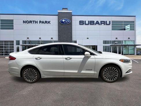 Used 2017 Ford Fusion Titanium FWD image 4