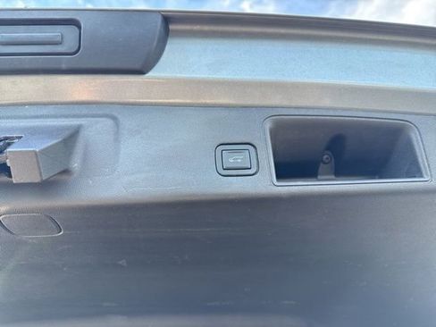 Used 2024 GMC Terrain SLT image 46