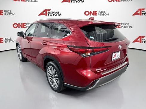 Used 2023 Toyota Highlander Platinum FWD image 5