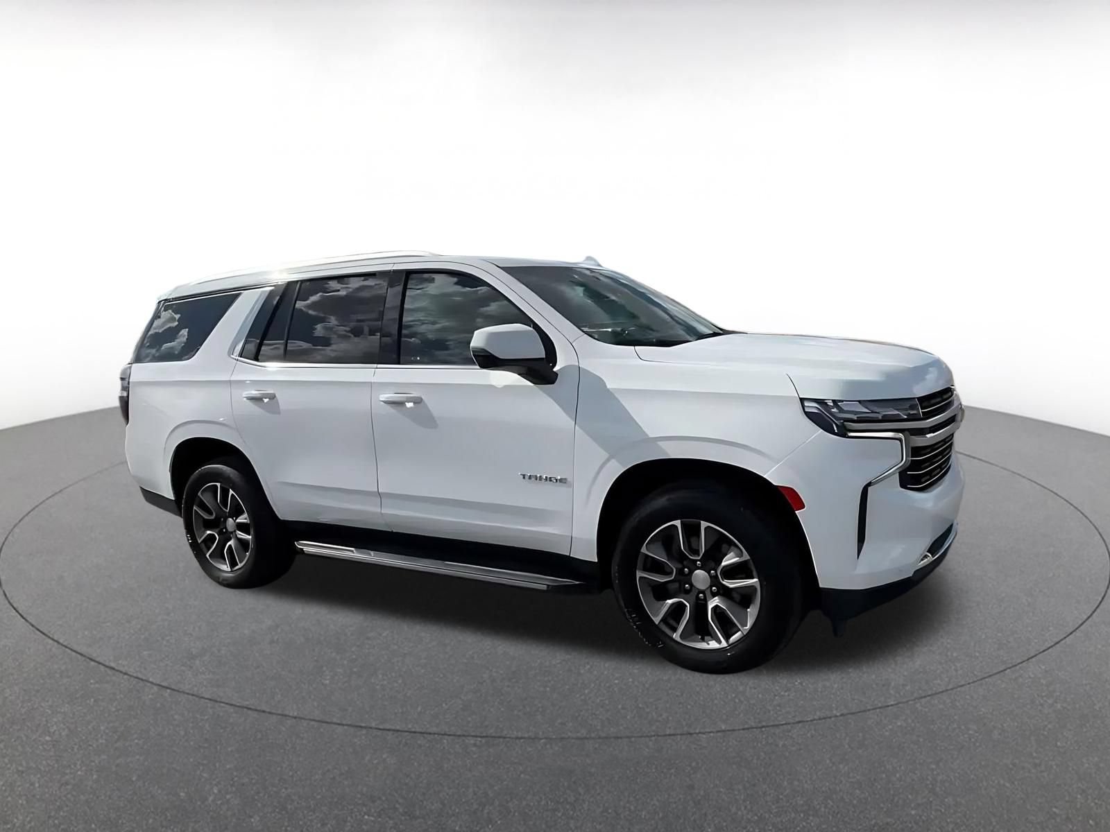 Used 2023 Chevrolet Tahoe LT w/ Luxury Package AWD/4WD image 2