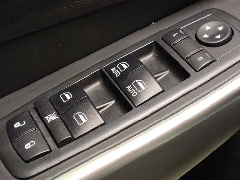 Used 2019 Jeep Cherokee Limited image 27