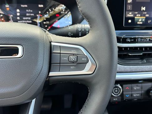 New 2026 Jeep Compass Latitude image 39