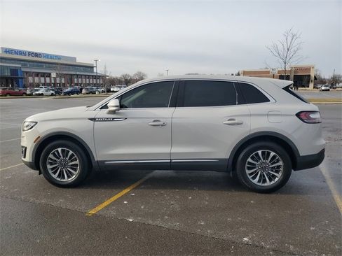 Used 2019 Lincoln Nautilus Select image 4