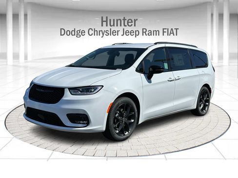 New 2026 Chrysler Pacifica Select w/ S Appearance Package FWD image 1