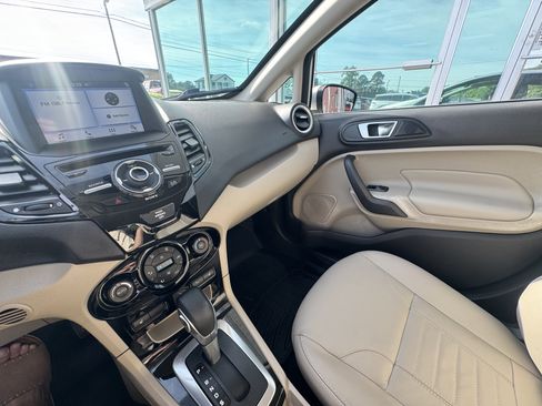 Used 2016 Ford Fiesta Titanium FWD image 16