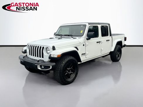 Used 2021 Jeep Gladiator Sport image 3