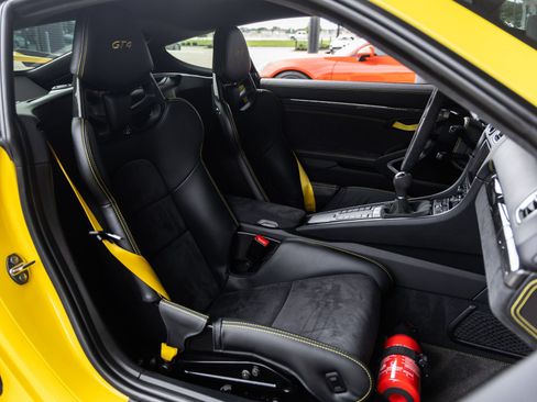 Certified 2016 Porsche Cayman GT4 RWD image 47