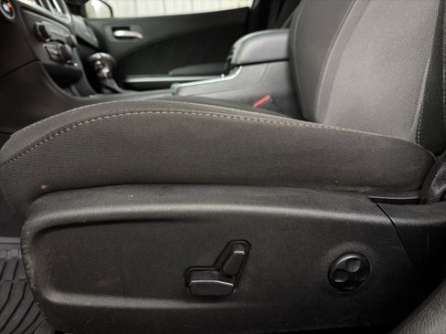 Used 2019 Dodge Charger SXT image 11