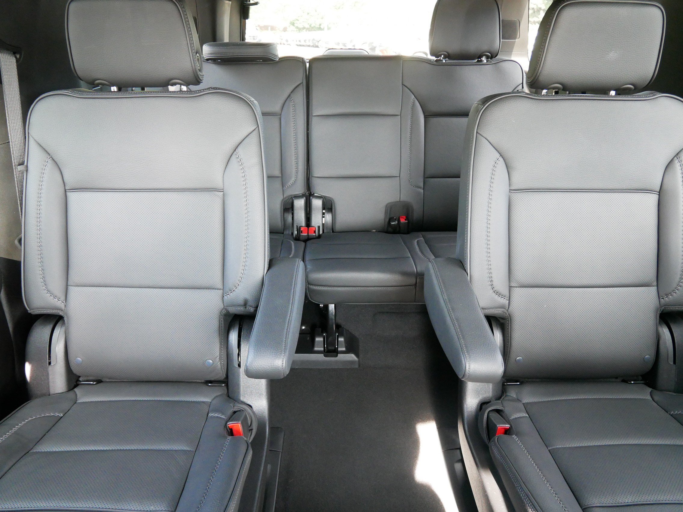 Used 2024 GMC Yukon XL Denali AWD/4WD image 13