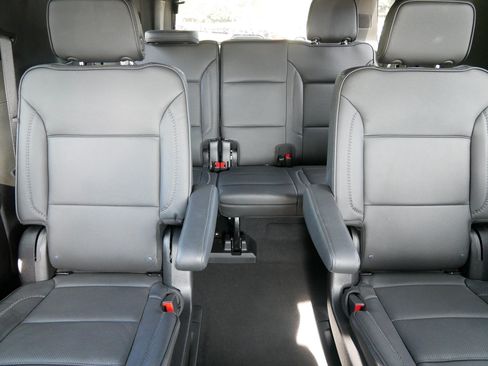 Used 2024 GMC Yukon XL Denali AWD/4WD image 13