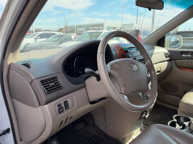 Used 2008 Toyota Sienna XLE FWD image 9