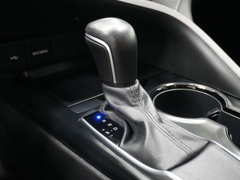 Used 2020 Toyota Camry SE image 19