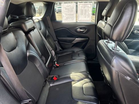 Used 2020 Jeep Cherokee Latitude Plus w/ Comfort/Convenience Group image 15