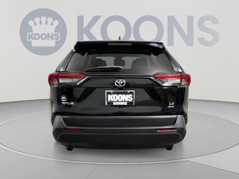 Used 2023 Toyota RAV4 LE AWD/4WD image 5