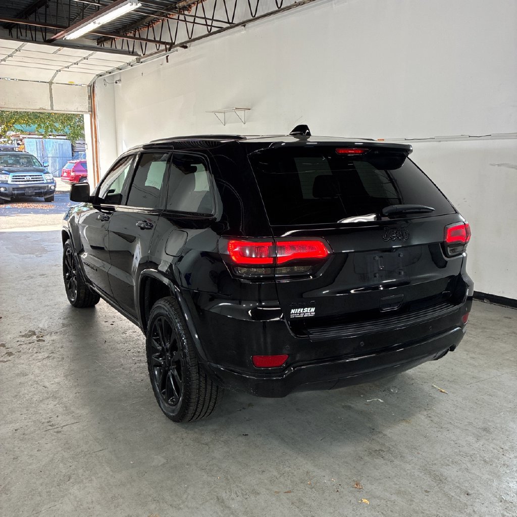 Used 2020 Jeep Grand Cherokee Altitude AWD/4WD image 2