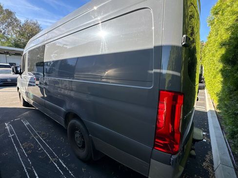 Used 2021 Mercedes-Benz Sprinter 2500 image 6