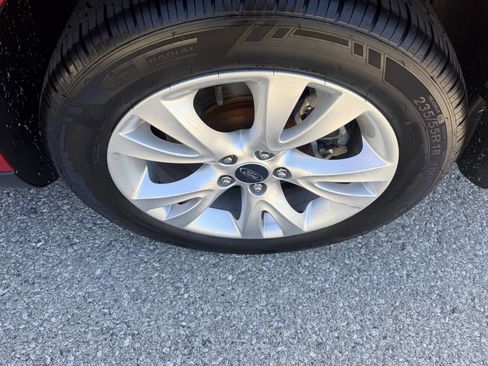 Used 2011 Ford Taurus SEL FWD image 17