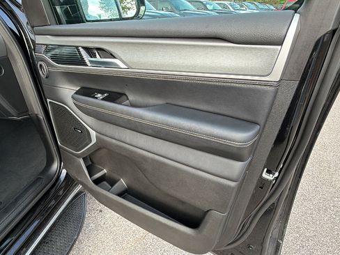 Certified 2025 Jeep Wagoneer 4WD w/ Convenience Group I image 19