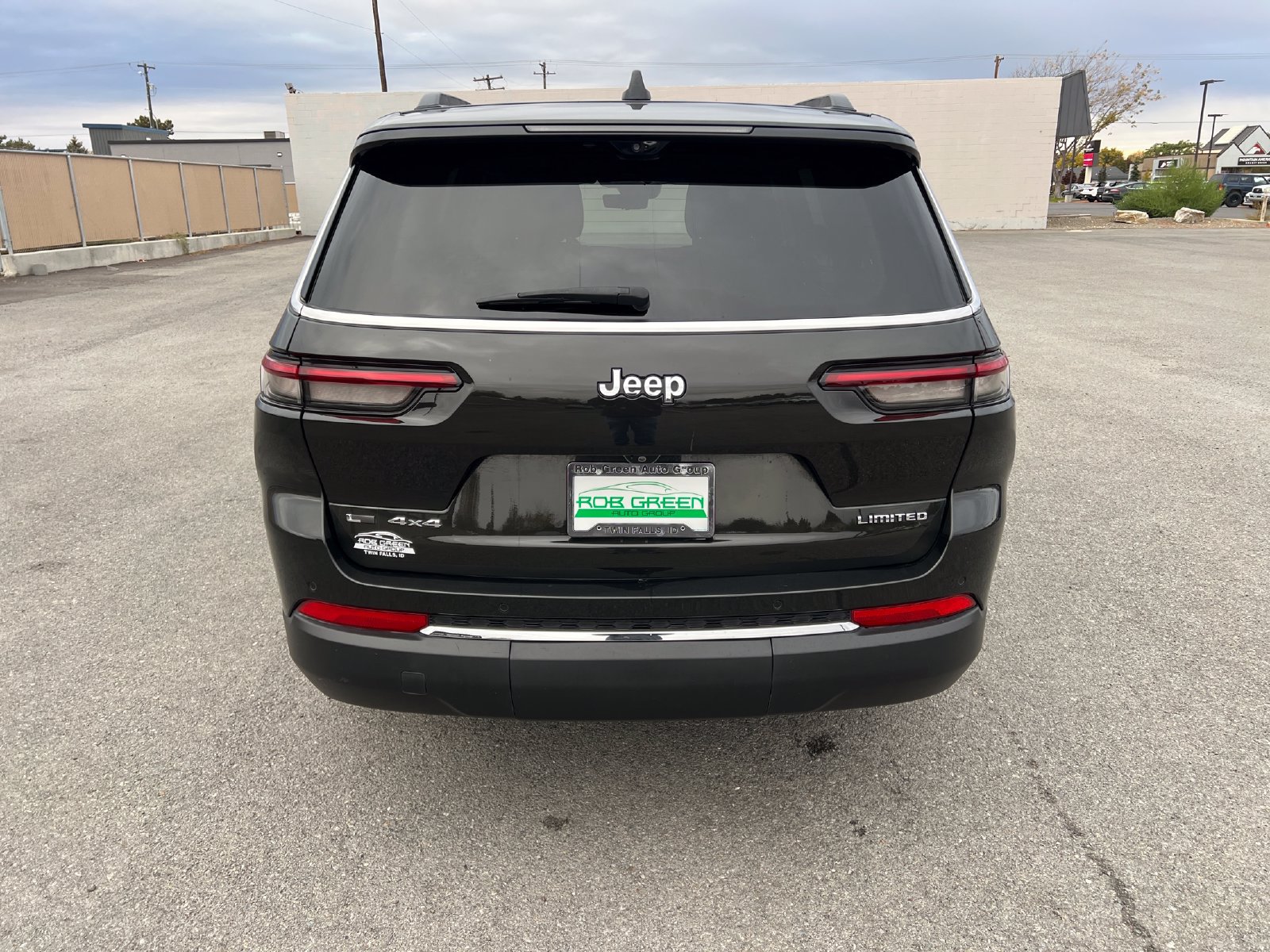 Used 2023 Jeep Grand Cherokee L Limited w/ Luxury Tech Group II AWD/4WD image 4