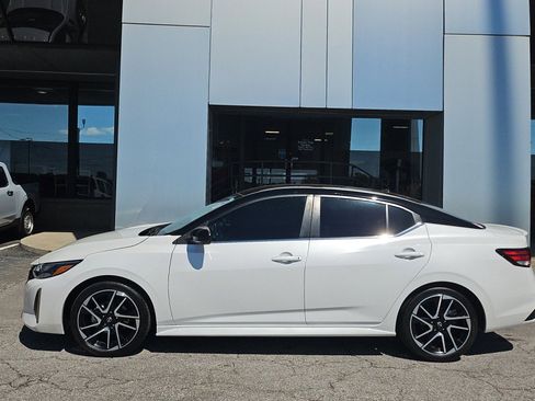 Used 2024 Nissan Sentra SR FWD image 2