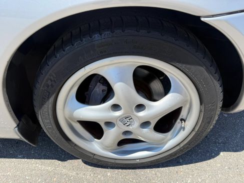 Used 1999 Porsche Boxster RWD image 10