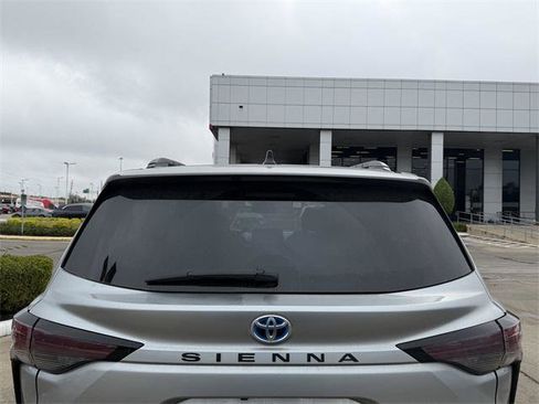 Certified 2024 Toyota Sienna XLE image 6