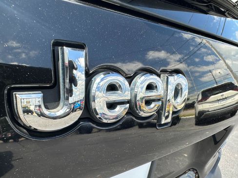 Used 2019 Jeep Cherokee Latitude w/ Popular Appearance Group AWD/4WD image 72