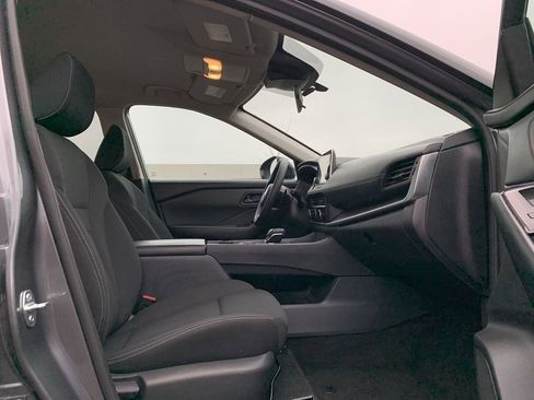 Used 2024 Nissan Rogue S image 27