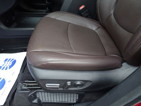 Used 2023 Toyota Sienna Platinum image 9