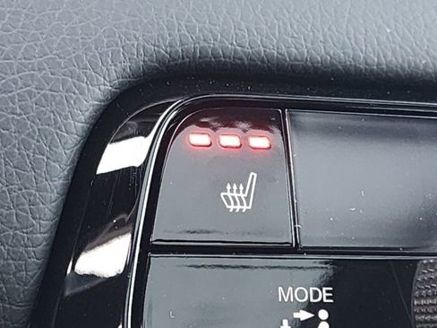 Used 2024 Honda Pilot Touring image 13