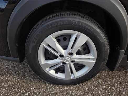 Certified 2025 Nissan Kicks Play S image 21