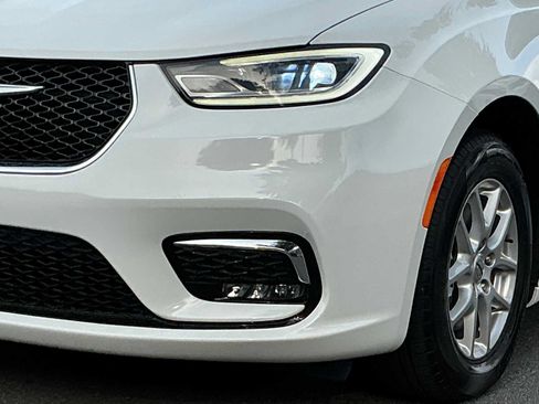 Used 2024 Chrysler Pacifica Touring-L FWD image 10