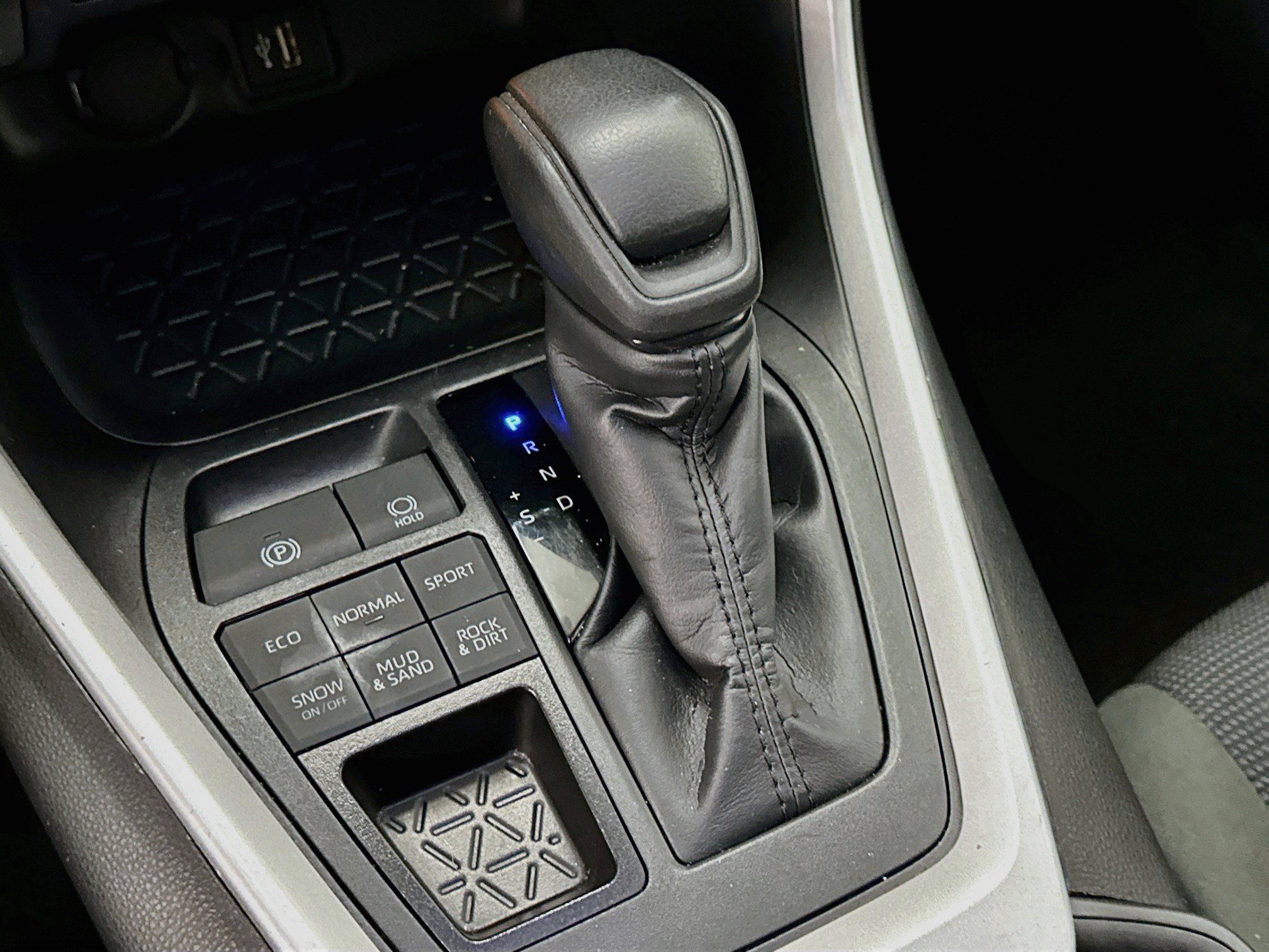 Used 2025 Toyota RAV4 LE AWD/4WD image 25