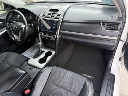 Used 2014 Toyota Camry SE w/ Moonroof Package FWD image 15